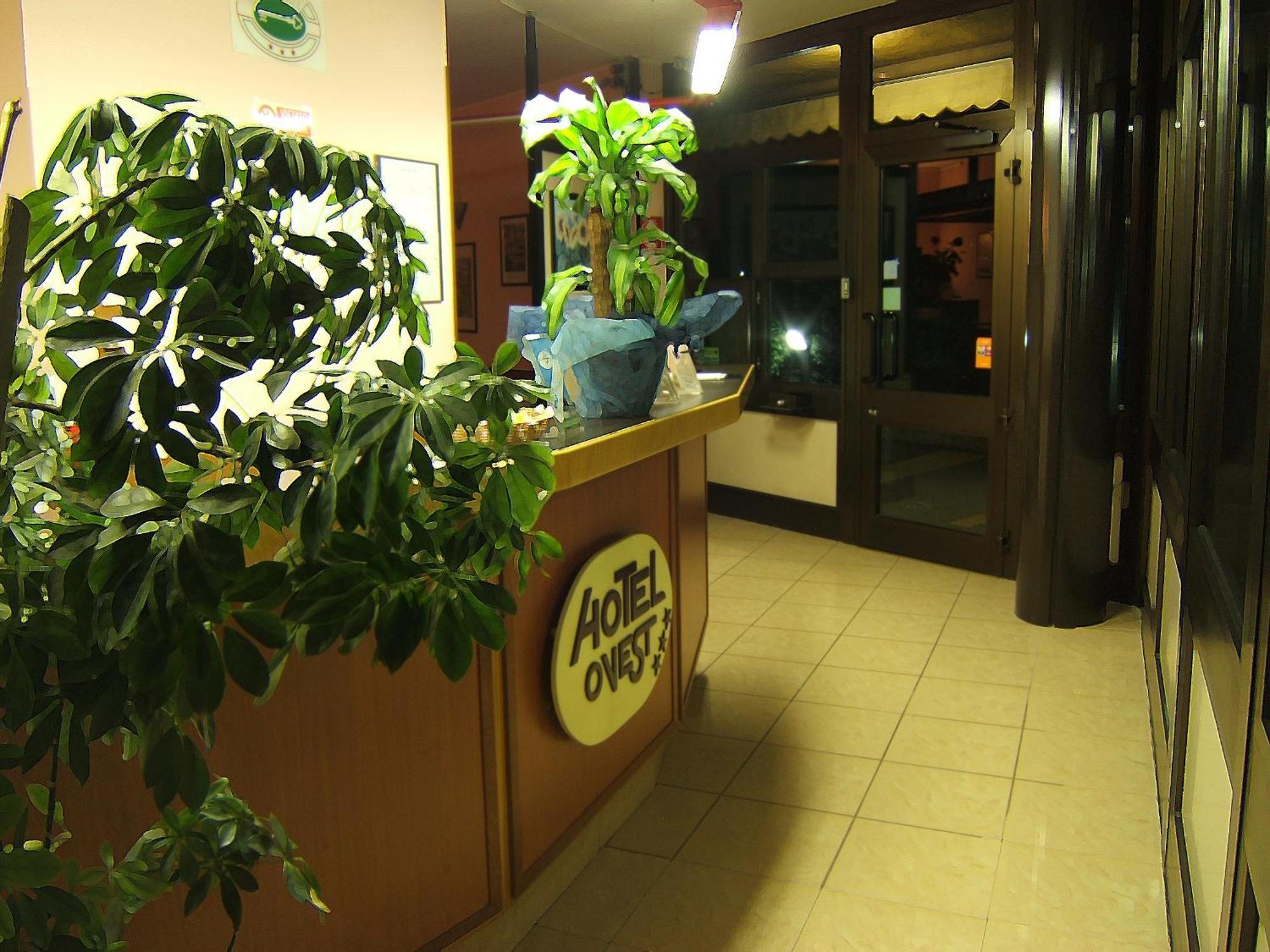 Hotel Motel Ovest Vittuone Zewnętrze zdjęcie