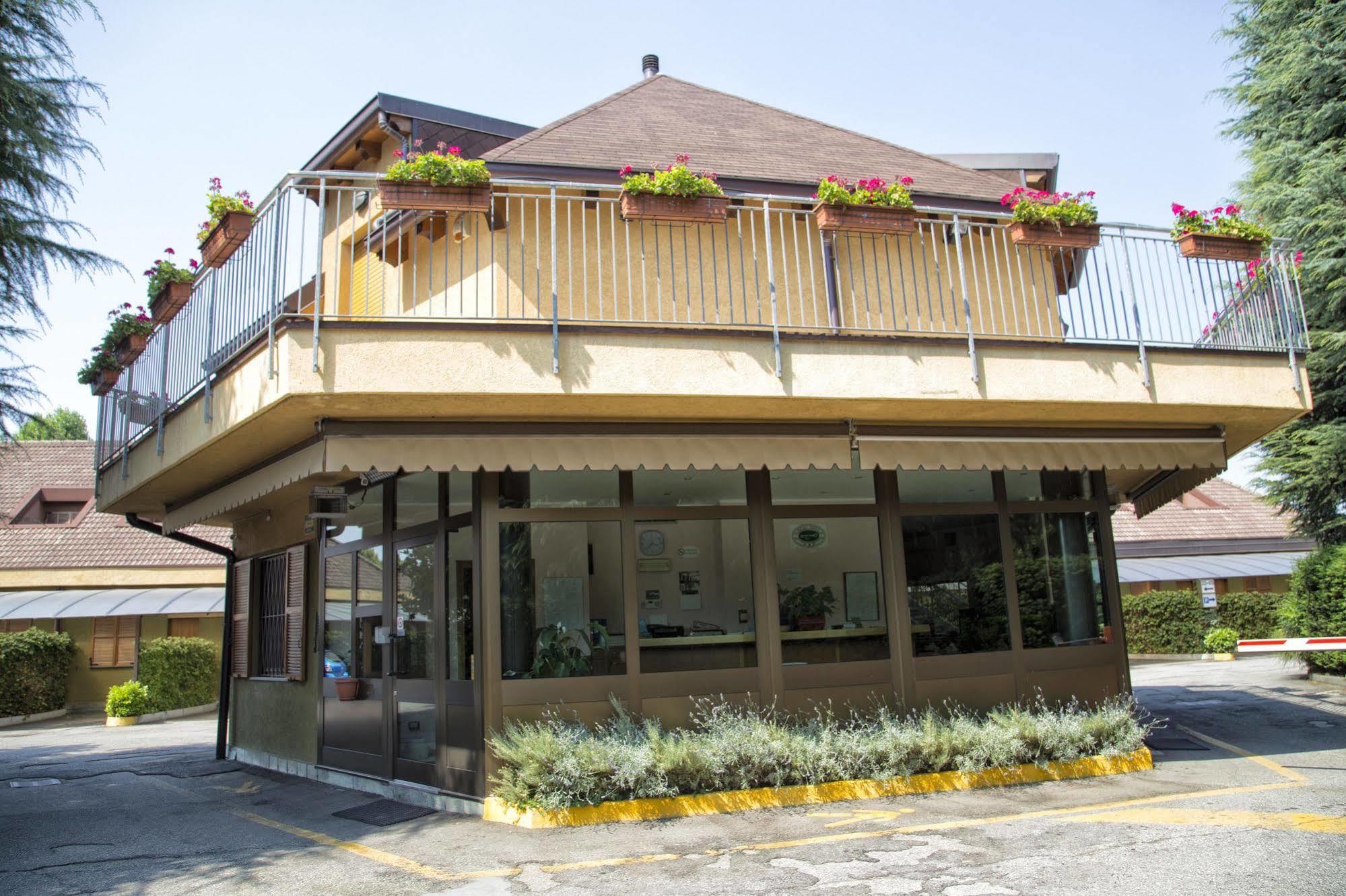 Hotel Motel Ovest Vittuone Zewnętrze zdjęcie